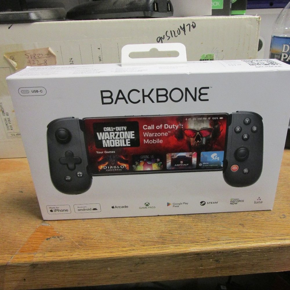 BACKBONE ONE MOBILE GAMING CONTROLLER